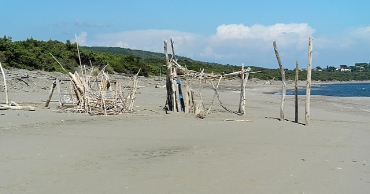 Spiaggia della Feniglia in Toscana, tra il Monte Argentario e la terra ferma
