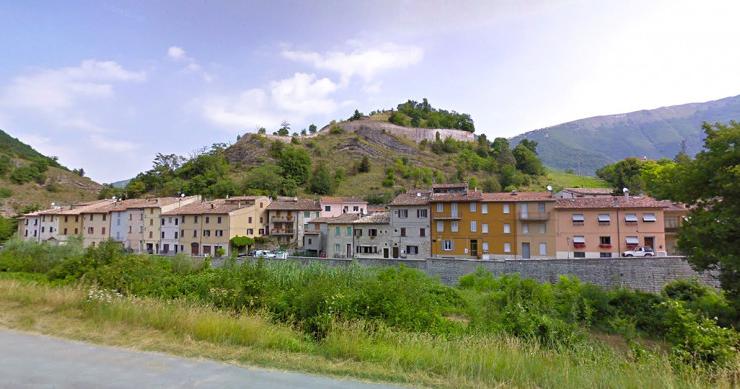 Anche nelle Marche puoi comprare la tua casa a 1 euro nel paesino di Cantiano