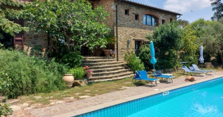 Questo casale con piscina in Umbria è in vendita all’asta su idealista