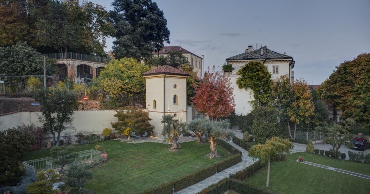 La ristrutturazione di una villa d'epoca trasformata in uno spazio moderno e tecnologico