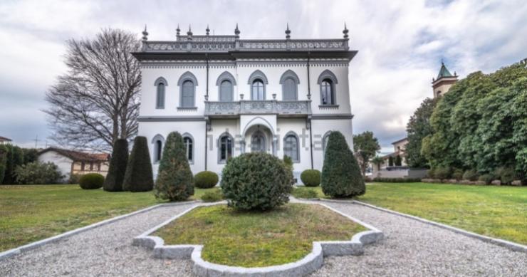 In vendita una meravigliosa villa liberty sul Lago Maggiore
