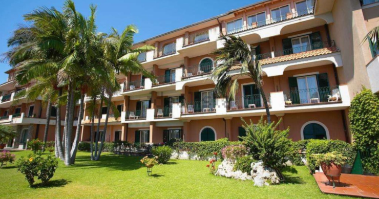 Questo splendido hotel vista mare a Taormina è in vendita all’asta su idealista