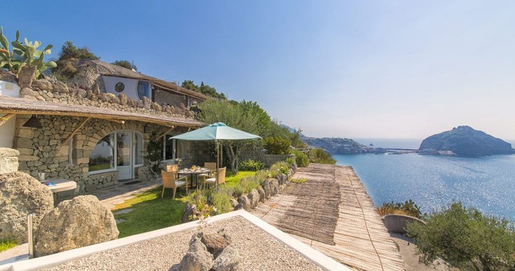 Resort for auction on Ischia