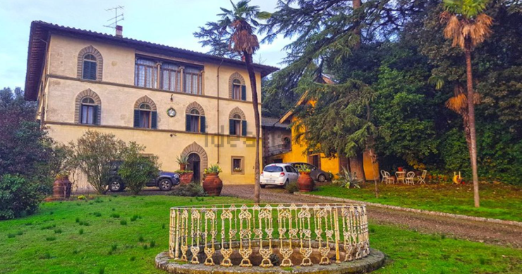 Un casale del 1500 nell'aretino è in vendita all’asta su idealista