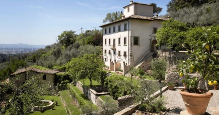 Una villa del XV Secolo con vista sulle colline toscane a soli dieci minuti da Firenze
