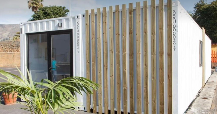L'azienda che trasforma i container marittimi in aule, piscine e case