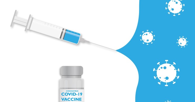 Al via la quarta dose per over 80 (ma non solo), chi deve fare il richiamo del vaccino?