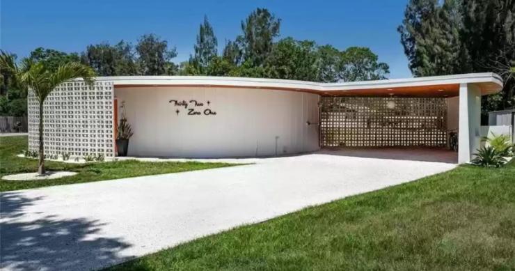 In vendita negli Usa per quasi un milione di dollari una casa “rotonda” degli anni ‘70