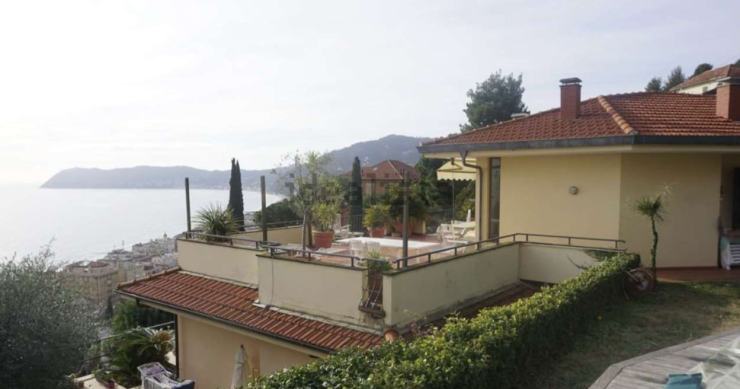 In vendita all’asta una villa vista mare ad Alassio, si parte da 656mila euro