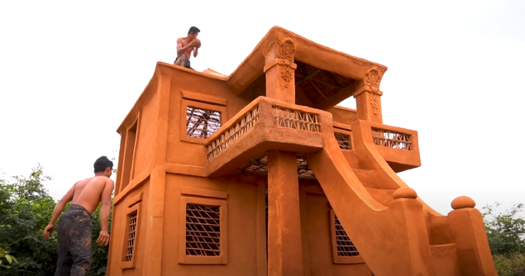 Una casa costruita solo con fango e rami