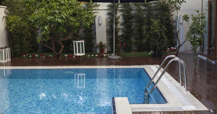 Quali permessi servono per costruire una piscina?