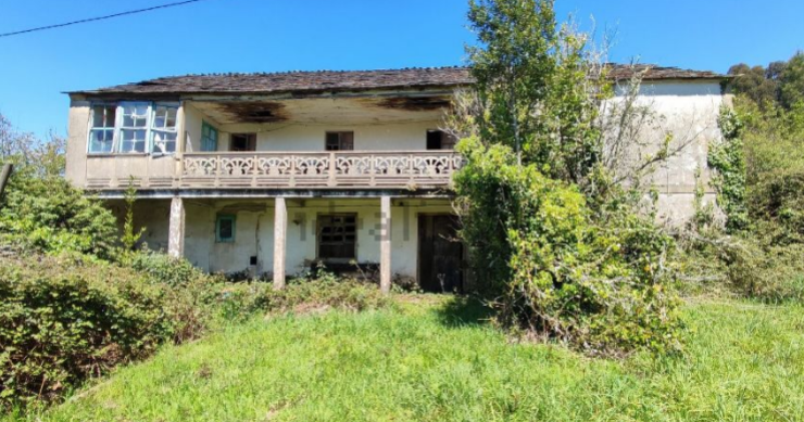 Un villaggio in vendita in Galizia
