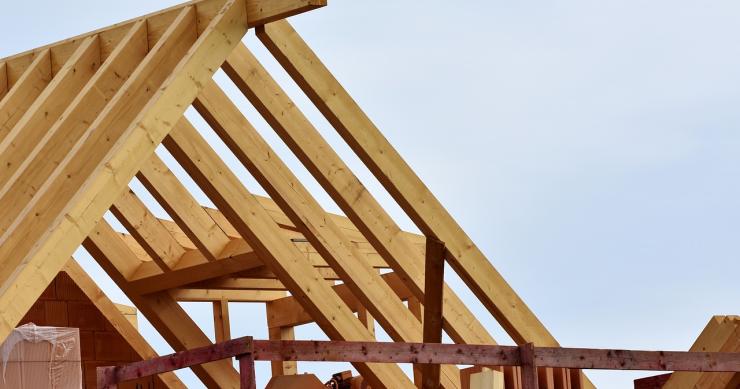 Tettoia in legno, scopri quanto costa e quali permessi servono