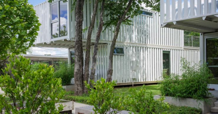 Case economiche e moderne realizzate con container