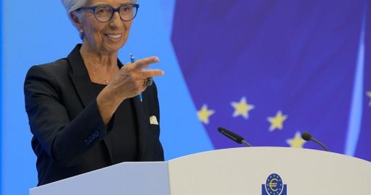 ##Bce scatta sui tassi: +50 pb, il rialzo pi? forte da lancio euro