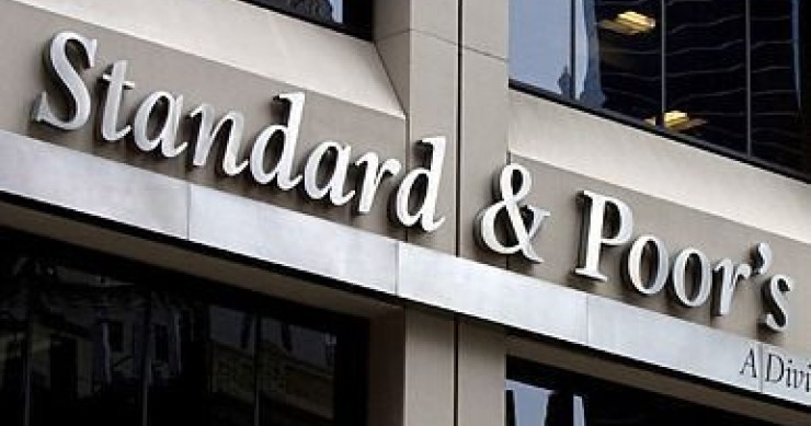 S&P rivede a ribasso outlook su rating Italia a stabile da positivo