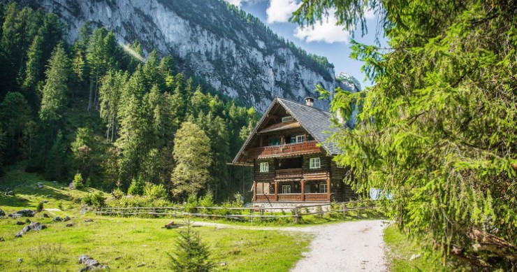 Stați gratuit în cabane din lemn din Lombardia în această vară