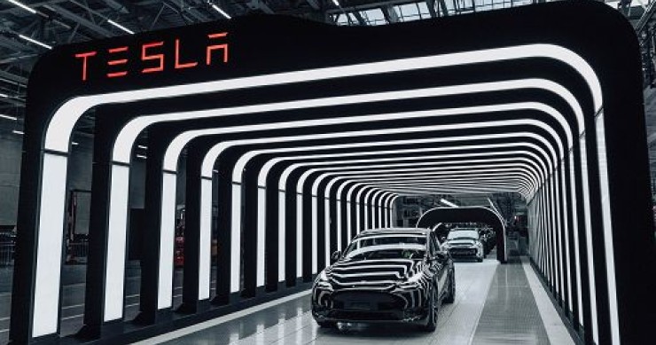 Tesla, Musk punta a 20 mln auto l'anno con nuove fabbriche