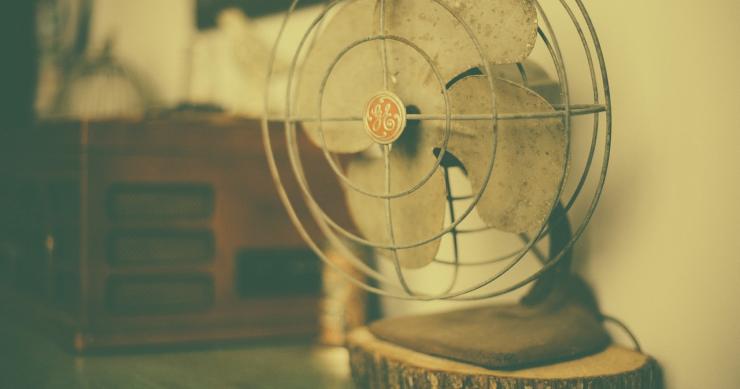 I trucchi per rinfrescare (al meglio) la casa con il ventilatore