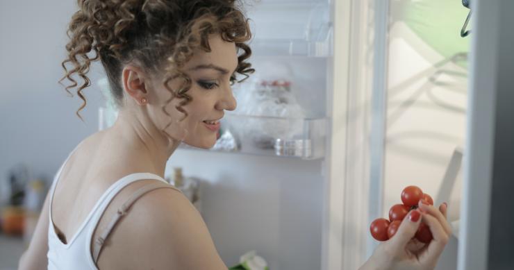 Come mantenere il frigorifero pulito e ordinato in estate