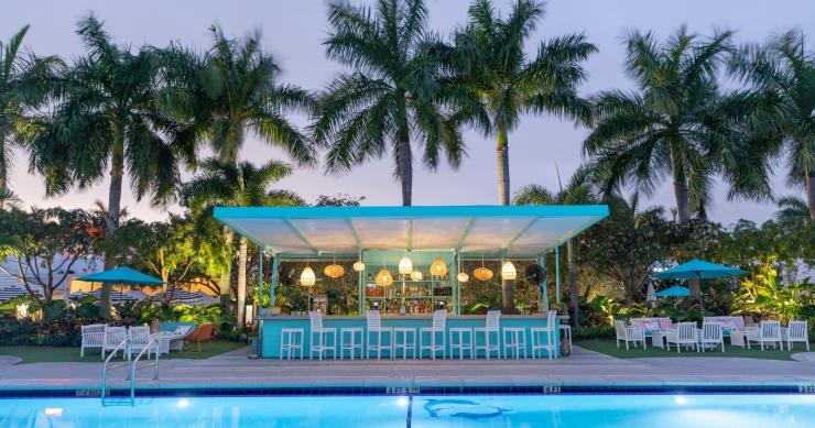 Il lavoro dei sogni esiste: Hotels.com ti paga per viaggiare nei 10 migliori motel retrò sulla spiaggia