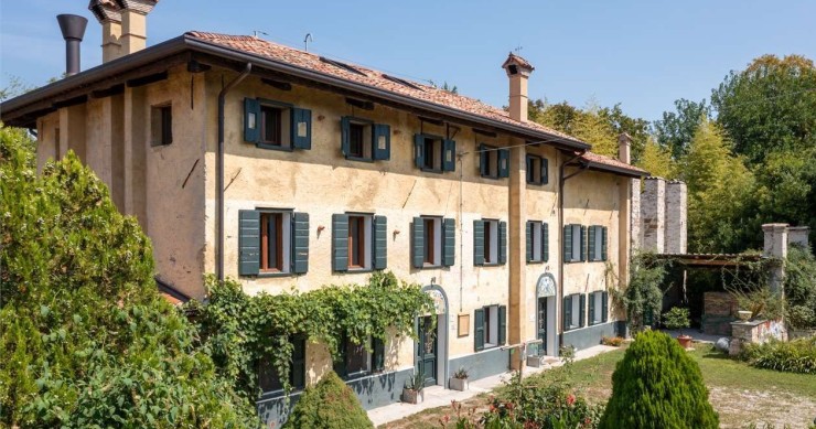 Rustic villas in Italy