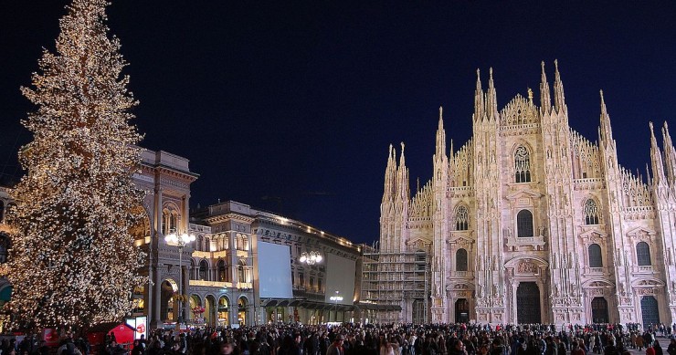 Árbol de Navidad en la Piazza del Duomo de Milán