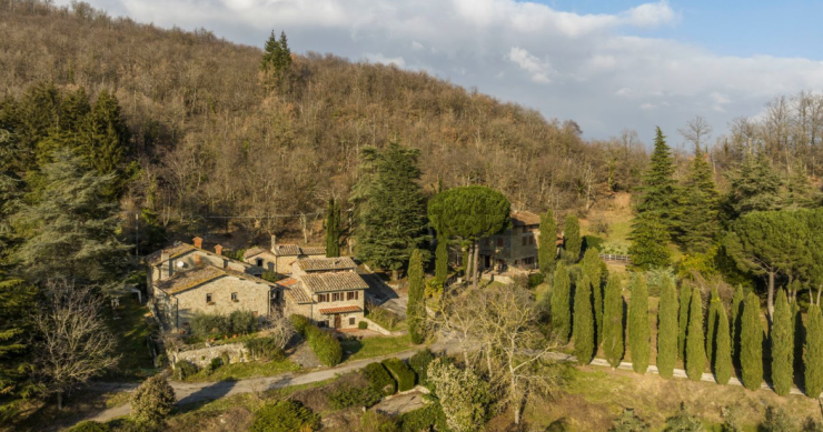 Village for sale in Italy