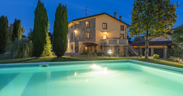 Ville con piscina