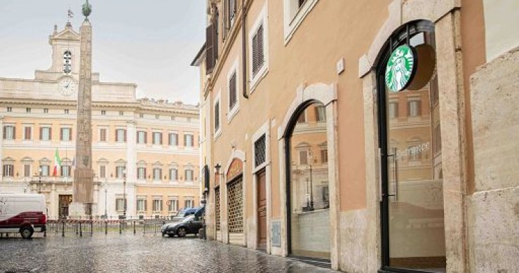 Apre in centro a Roma il primo store Starbucks nella Capitale
