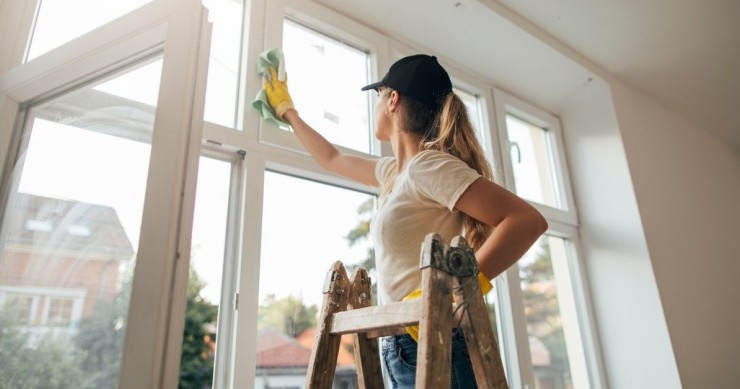 come pulire i vetri di casa