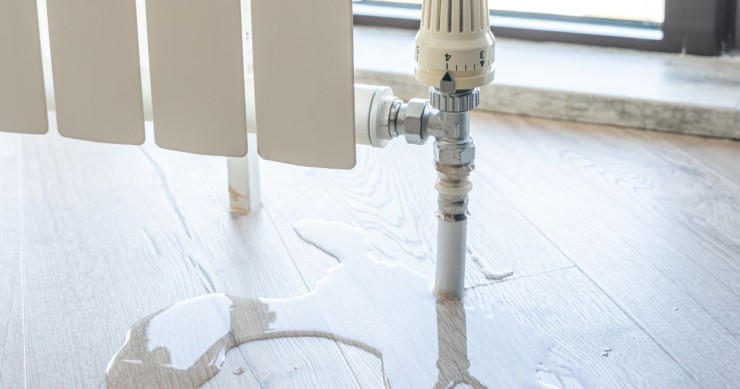 come chiudere un termosifone che perde acqua