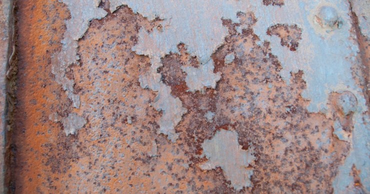 come togliere la ruggine dal pavimento