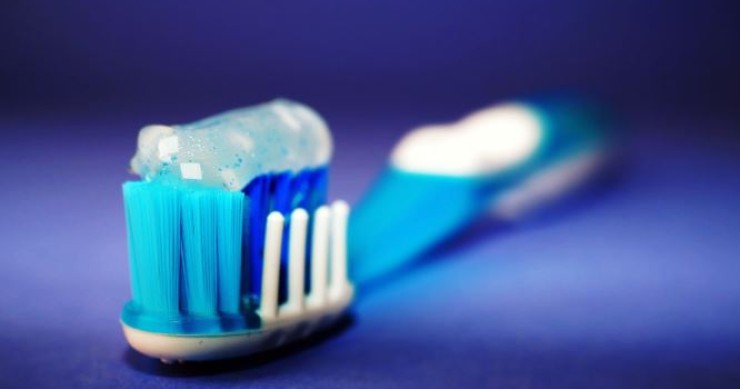 Uso del dentifricio in casa