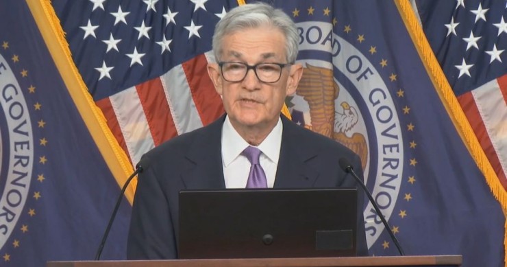 Usa, Fed conferma i tassi (5,25%-5,50%) e esclude tagli a breve