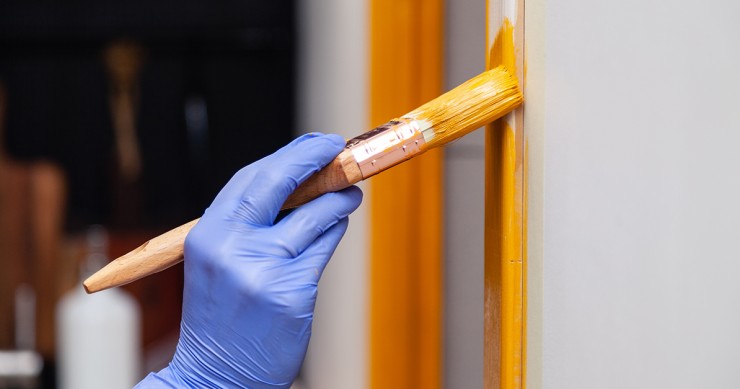 come cambiare colore alle porte interne della casa senza carteggiare