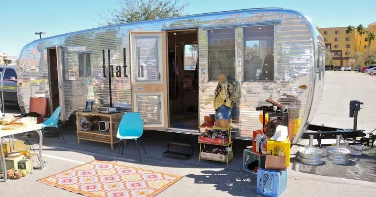 La fiera dei caravan d'epoca riunisce un'esposizione di 54 caravan della metà del XX secolo