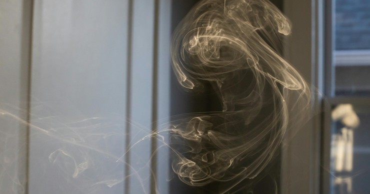 togliere odore di fumo dai muri