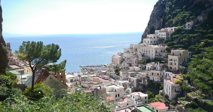 smallest country in Italy by area