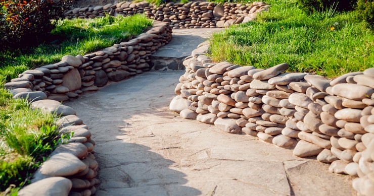 decorare giardino con sassi