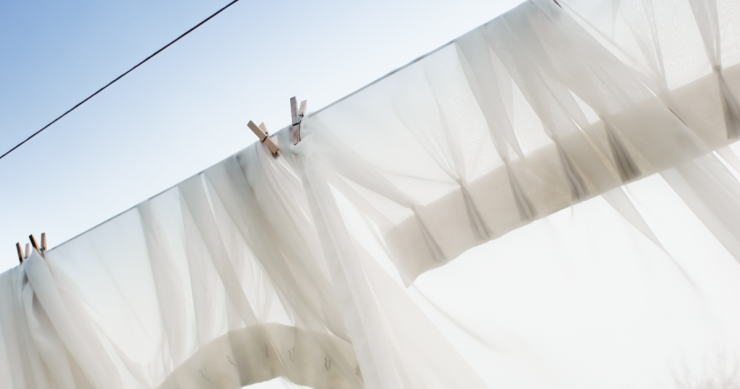 Tende ingiallite dal sole