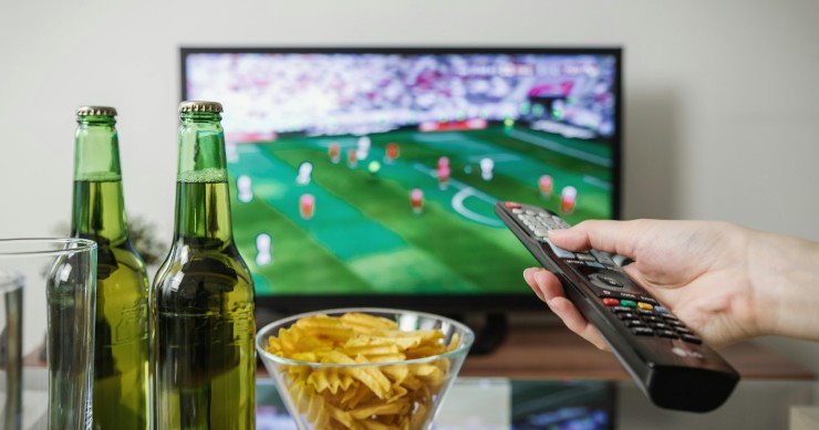 Come organizzare il salotto per vedere le partite di calcio con gli amici 