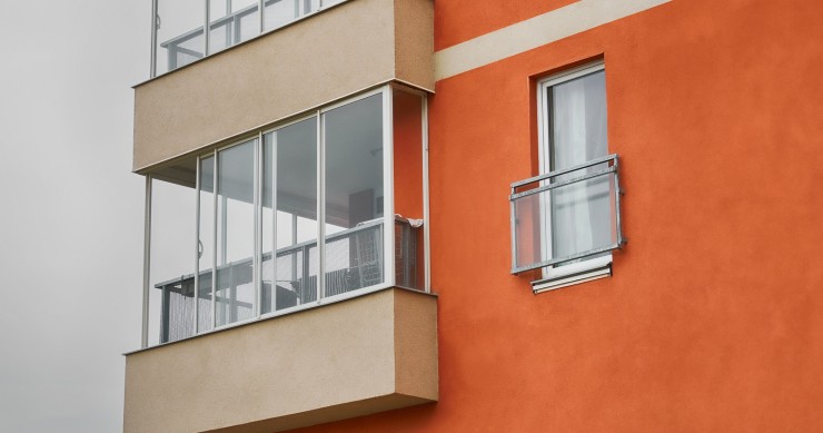 Chiudere il balcone con una vetrata