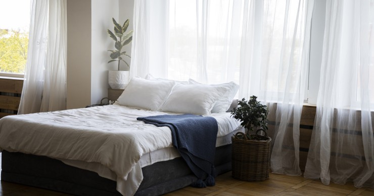 letto sotto la finestra