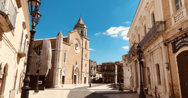 vicolo piu stretto della puglia