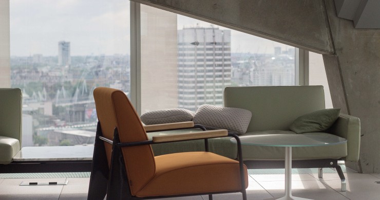 Además del sofá, ¿qué asientos elijo para el salón?