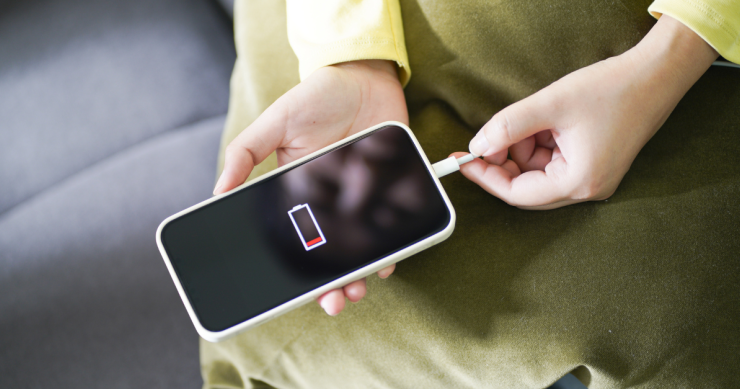 Quanto consuma caricare un cellulare