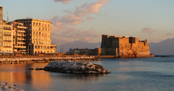 perche castel dell'ovo si chiama cosi