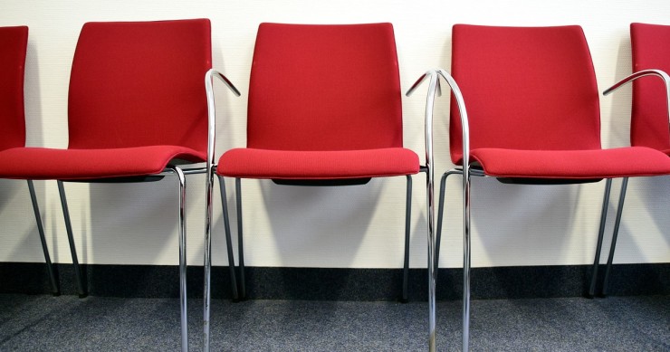 Come proteggere il muro dalle sedie