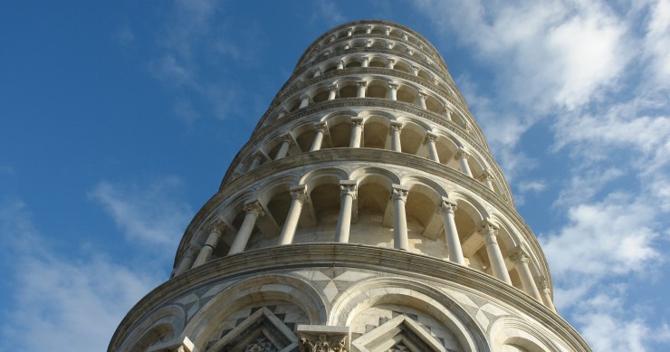 poți urca pe Turnul Înclinat din Pisa